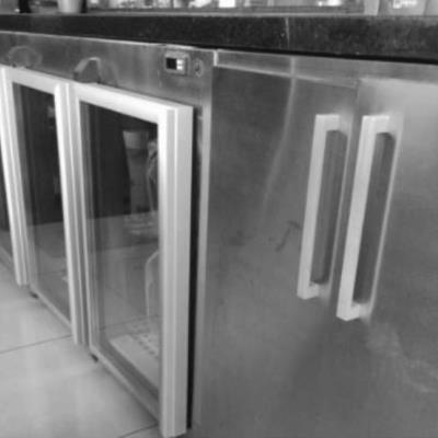 Foto ilustrativa 1 - 01 Freezer horizontal, inox, com 5 portas.
