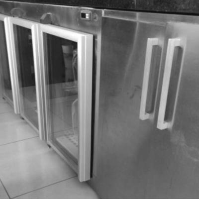 01 Freezer horizontal, inox, com 5 portas.
