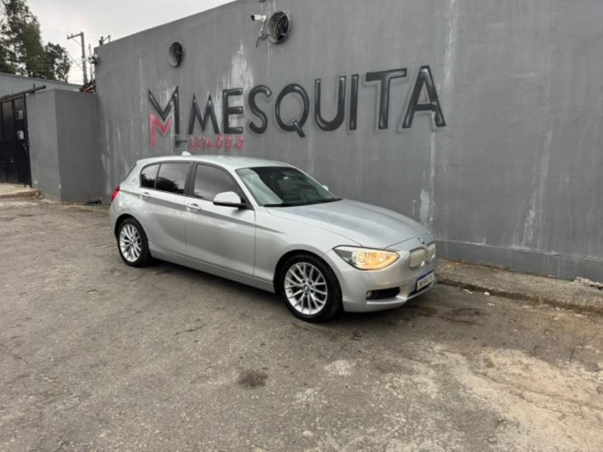 Foto ilustrativa 1 - BMW 118IA 1.6 AUT 2015  – PRATA – GASOLINA