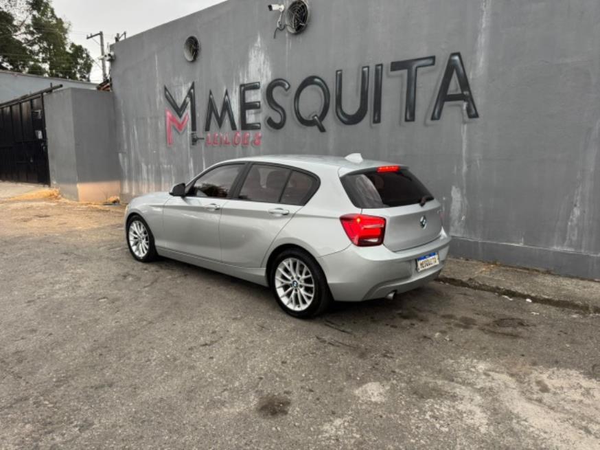 Foto ilustrativa 2 - BMW 118IA 1.6 AUT 2015  – PRATA – GASOLINA