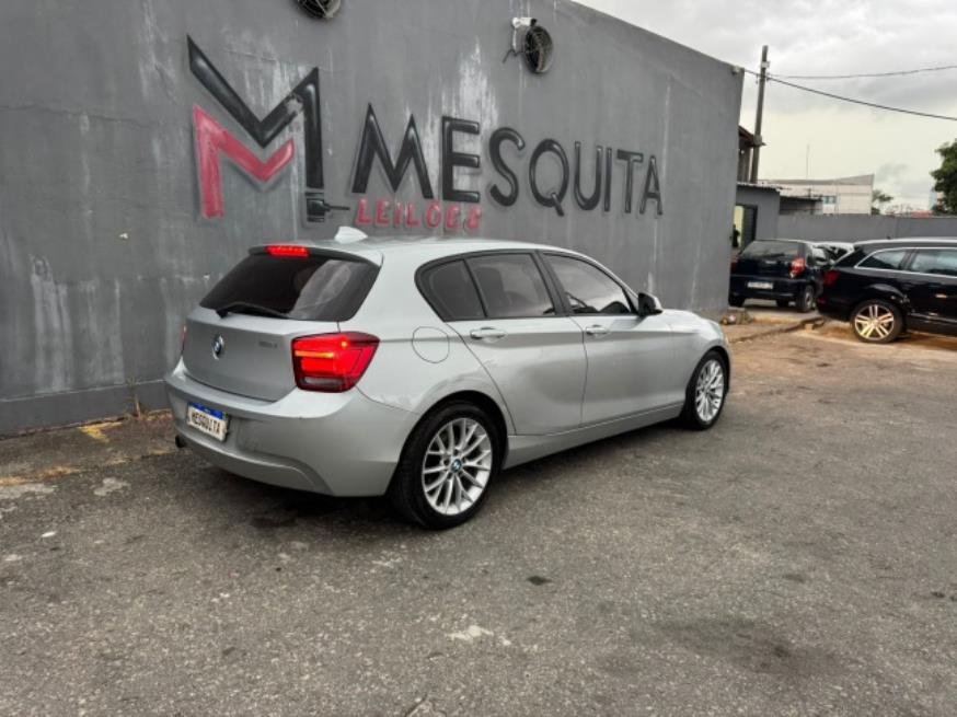 Foto ilustrativa 4 - BMW 118IA 1.6 AUT 2015  – PRATA – GASOLINA