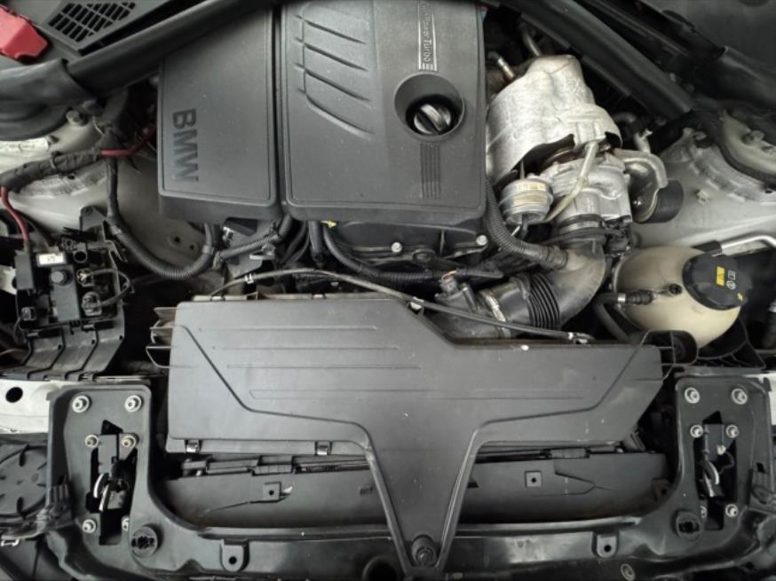 Foto ilustrativa 8 - BMW 118IA 1.6 AUT 2015  – PRATA – GASOLINA