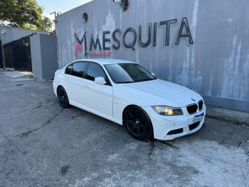 Foto ilustrativa 1 - BMW 318IA 2012 – BRANCA – GASOLINA