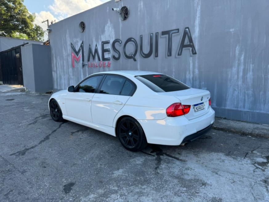 Foto ilustrativa 2 - BMW 318IA 2012 – BRANCA – GASOLINA