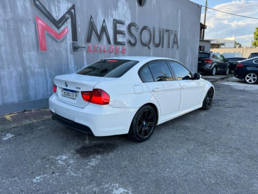 Foto ilustrativa 4 - BMW 318IA 2012 – BRANCA – GASOLINA