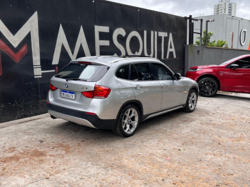 Foto ilustrativa 4 - BMW X1 XDRIVE 28i 3.0 2011 BLINDADO – PRATA – GASOLINA
