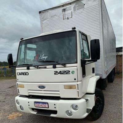 Caminhão Ford Cargo 2422E 2006 com Baú