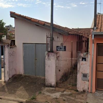 Casa com 40,00m² A.C., 126,50 A.T.