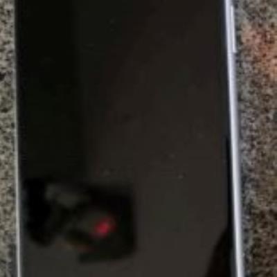 Celular Apple/iPhone 11, cor branco.