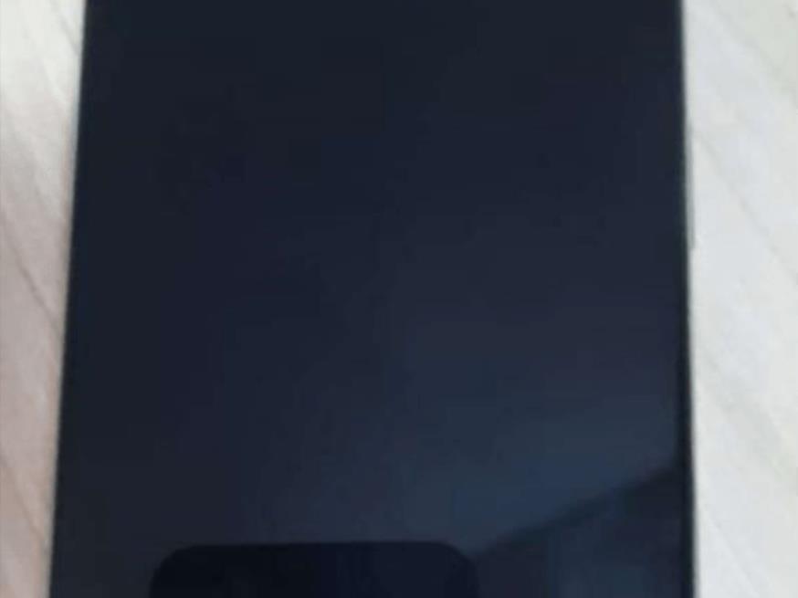 Foto ilustrativa 1 - Celular Apple/iPhone, capa traseira cor preta.