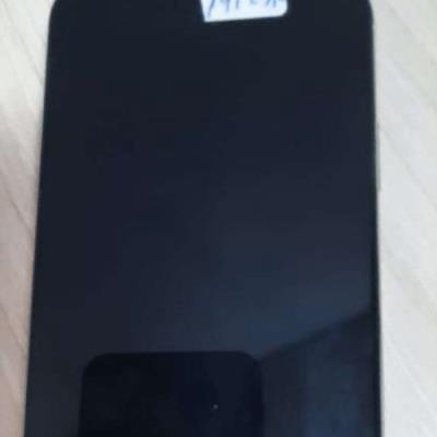 Celular Apple/iPhone, capa traseira cor preta.