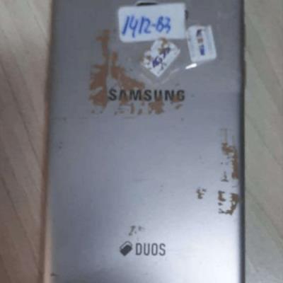 Celular Samsung/Duos capa traseira cor branca.