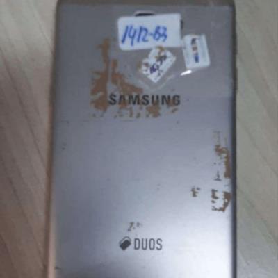 Celular Samsung/Duos capa traseira cor branca.