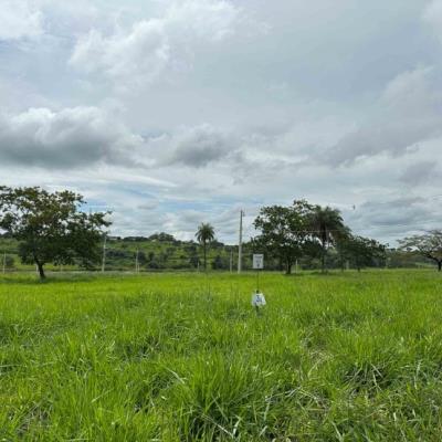 Chácara 32, Quadra 04, do Chacreamento Espelho D’Água, situada na Rua F, em Abaeté/MG, com área de 1.000,00 m², matrícula nº 29.063 do CRI de Abaeté/MG.