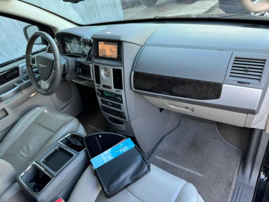 Foto ilustrativa 123 - CHRYSLER TOWN & COUNTRY Limited BLINDADO 2010- PRETA – GASOLINA