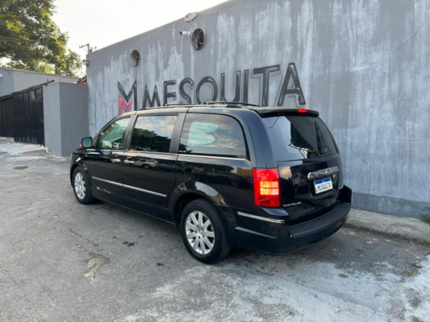 Foto ilustrativa 9 - CHRYSLER TOWN & COUNTRY Limited BLINDADO 2010- PRETA – GASOLINA