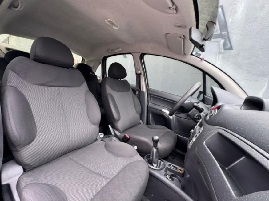 Foto ilustrativa 3 - CITROEN C3 GLX 1.4 2011 – PRATA – FLEX