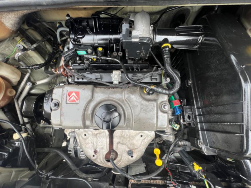 Foto ilustrativa 8 - CITROEN C3 GLX 2006 – PRETO – GASOLINA