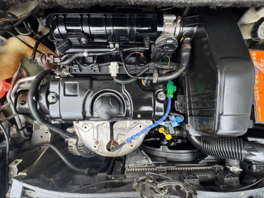Foto ilustrativa 8 - CITROEN C3 ORIGINE 1.5 2013 – PRATA – FLEX