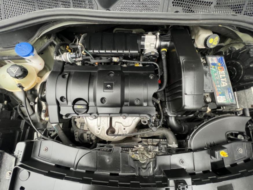 Foto ilustrativa 8 - CITROEN C4 CACTUS FEEL 1.6 2022 – CINZA – GASOLINA