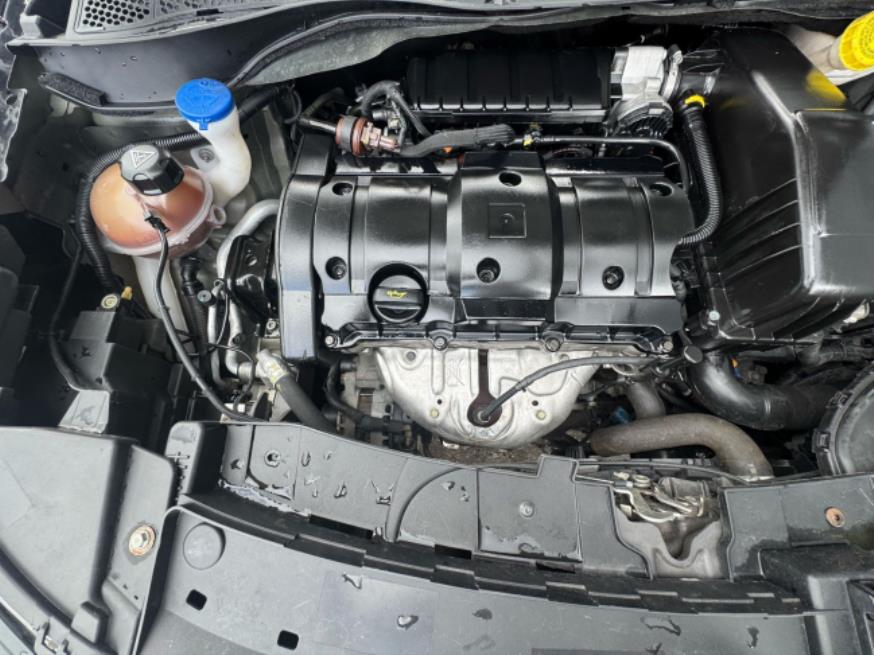 Foto ilustrativa 8 - CITROEN C4 CACTUS FEEL BUS 1.6 2021 – PRETA – GASOLINA