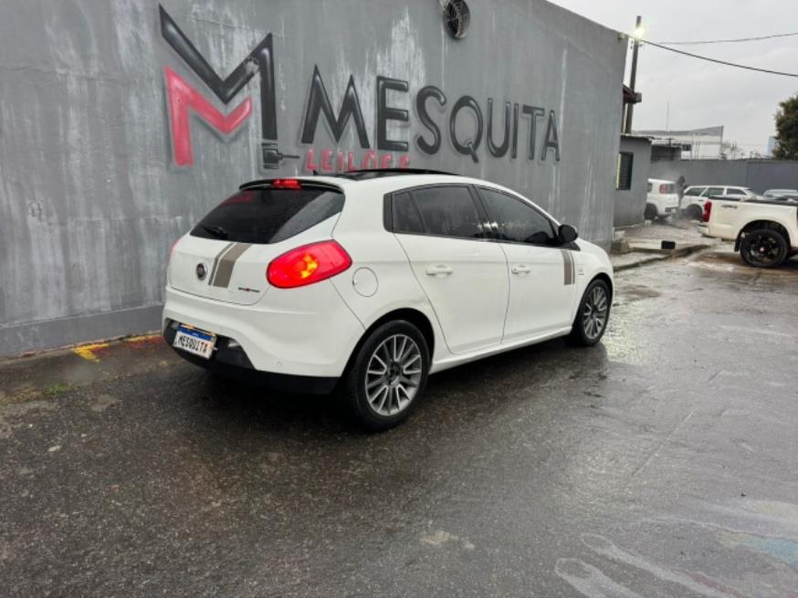 Foto ilustrativa 4 - FIAT BRAVO SPORTING 1.8 DUAL 2013 – BRANCO – FLEX
