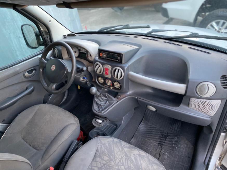 Foto ilustrativa 5 - FIAT DOBLO ADV 1.8 2009 – PRATA – FLEX/GNV