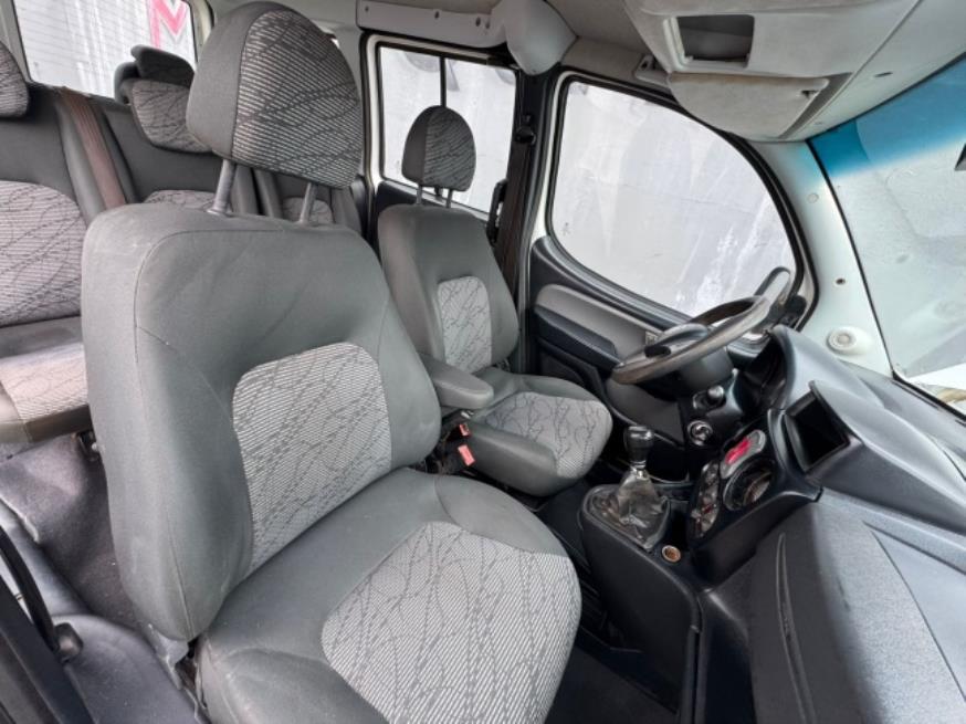 Foto ilustrativa 6 - FIAT DOBLO ESSENCE 1.8 7L 2021 – BRANCA – FLEX