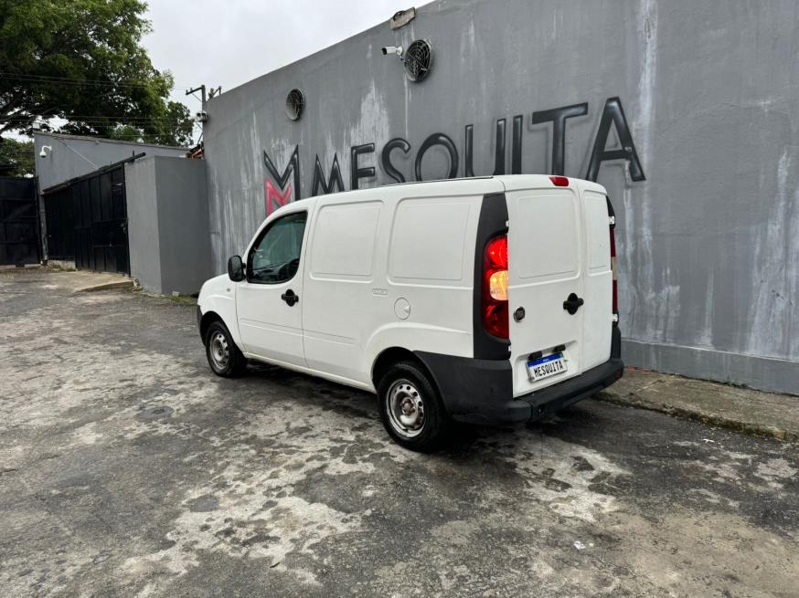 Foto ilustrativa 2 - FIAT DOBLO GARGO 1.4  2013 – BRANCA –  FLEX