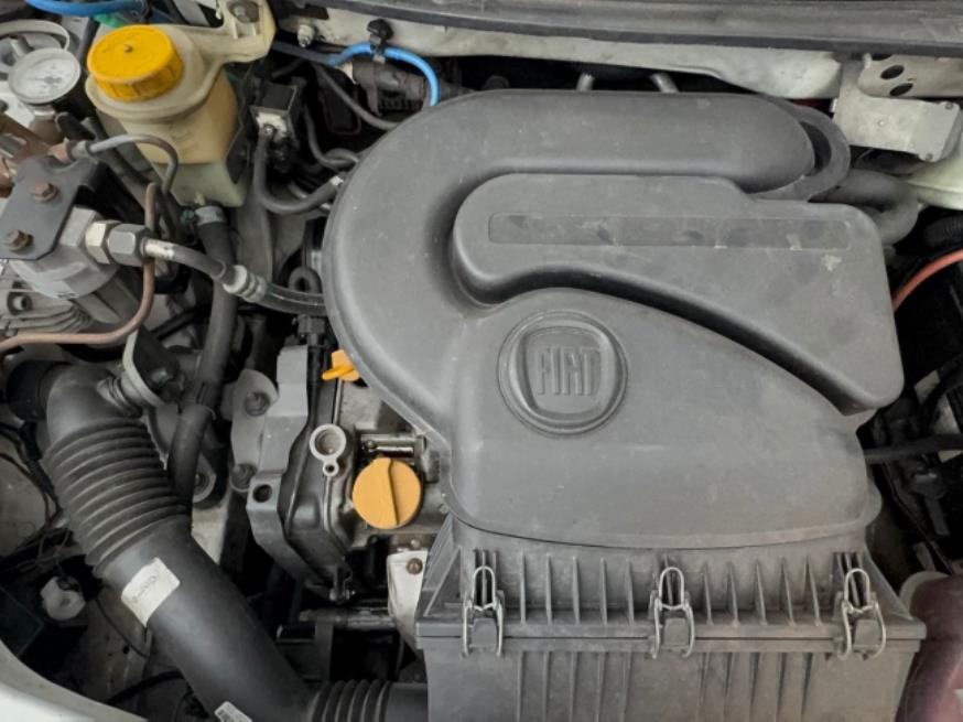 Foto ilustrativa 8 - FIAT GRAND SIENA TETRAFUEL 2014 – BRANCO – FLEX/GNV