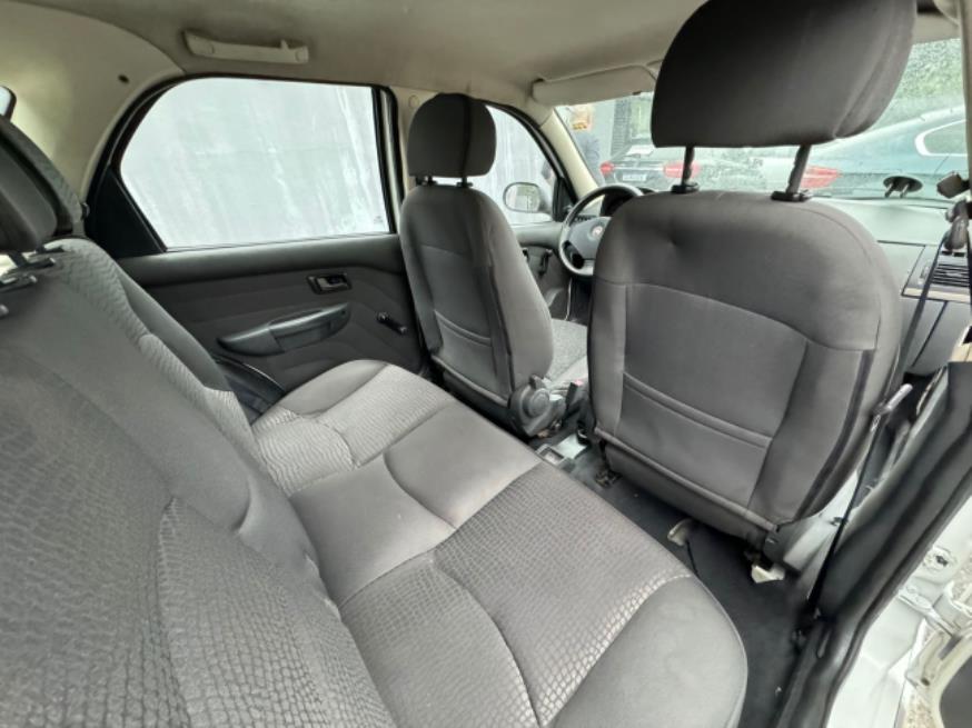 Foto ilustrativa 6 - FIAT PALIO WEKEEND ADVENTURE 1.8 2012 – BRANCA – FLEX