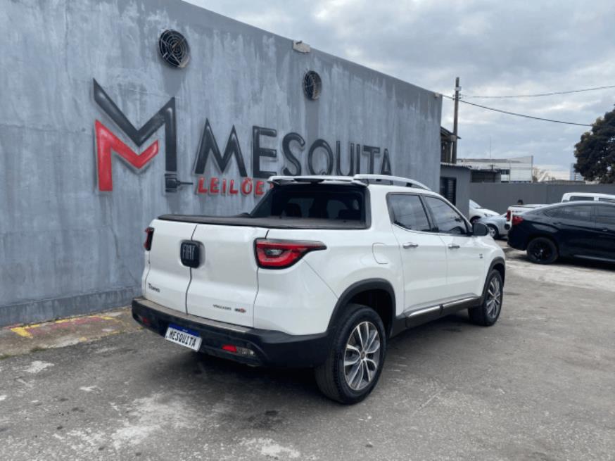 Foto ilustrativa 3 - FIAT TORO VOLCANO 2.0 4X4 AT 2021 – BRANCA – DIESEL