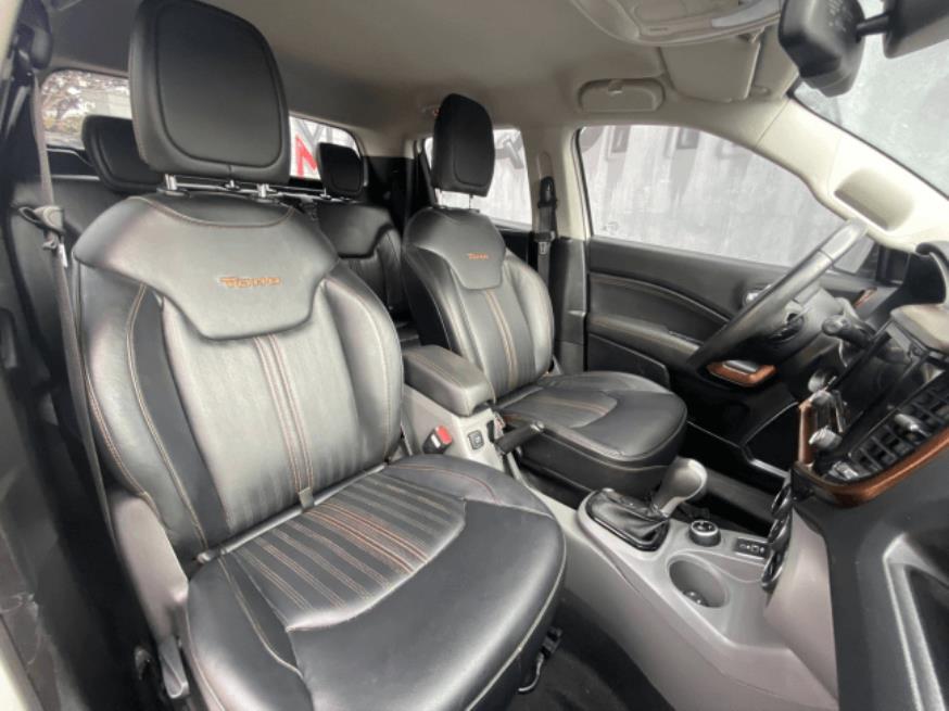 Foto ilustrativa 4 - FIAT TORO VOLCANO 2.0 4X4 AT 2021 – BRANCA – DIESEL