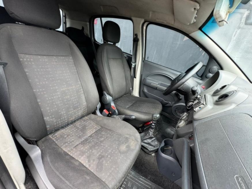 Foto ilustrativa 6 - FIAT UNO VIVACE 1.0 2014 – PRATA – FLEX