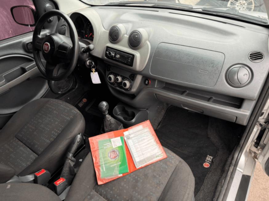 Foto ilustrativa 5 - FIAT UNO VIVACE 2014 – PRATA – FLEX