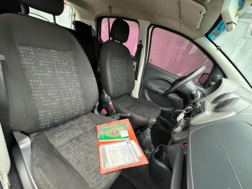 Foto ilustrativa 6 - FIAT UNO VIVACE 2014 – PRATA – FLEX