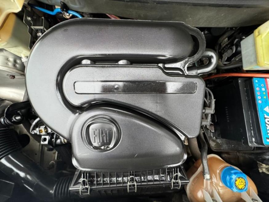 Foto ilustrativa 8 - FIAT UNO VIVACE 2014 – PRATA – FLEX