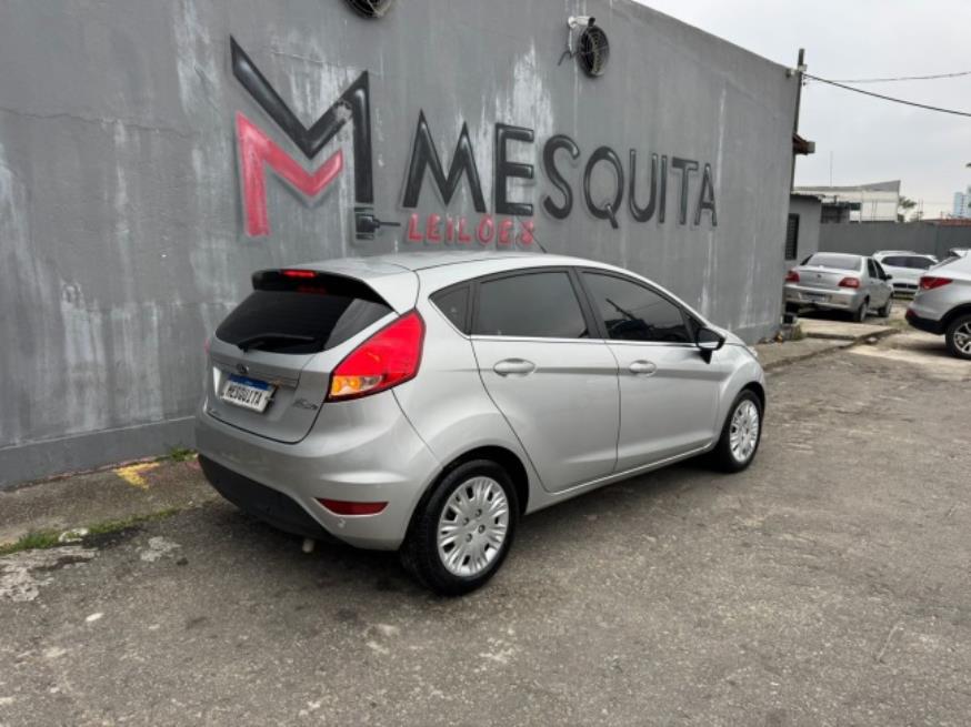 Foto ilustrativa 4 - FORD FIESTA TITANIUM 1.6 2017 – PRATA – FLEX