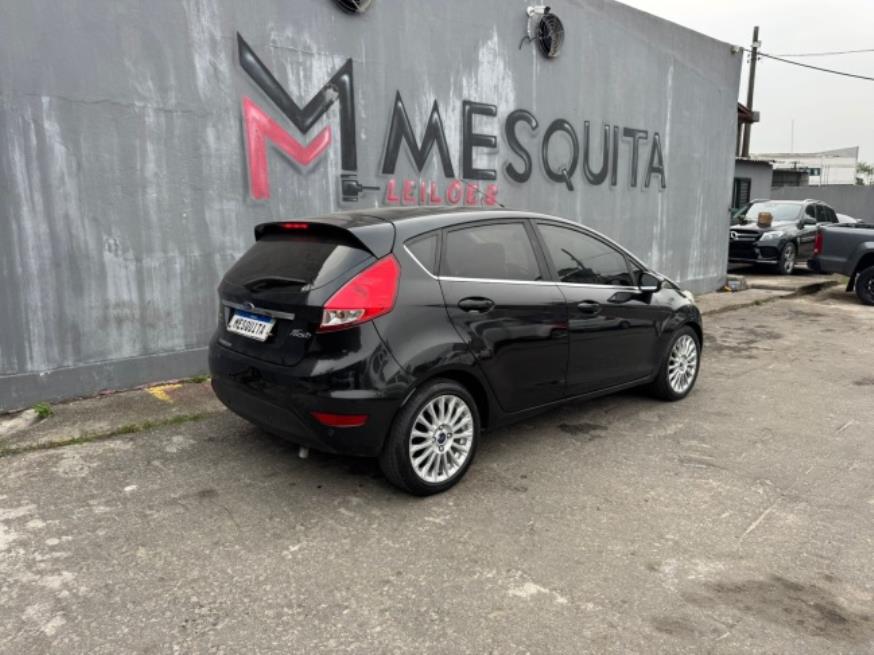 Foto ilustrativa 4 - FORD FIESTA TITANIUM 2015 – PRETO – FLEX