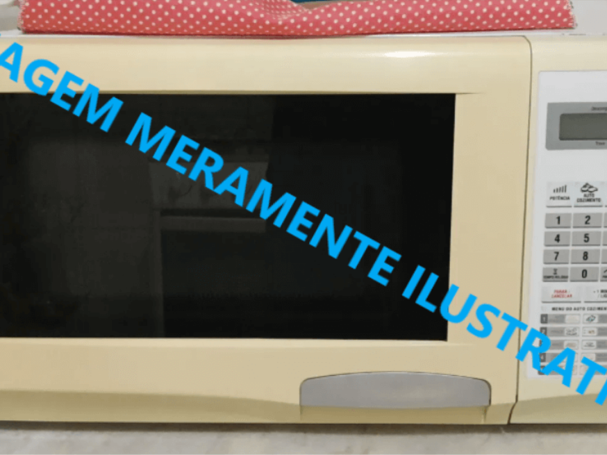 Foto ilustrativa 1 - Forno micro-ondas Panasonic, cores bege e branca.