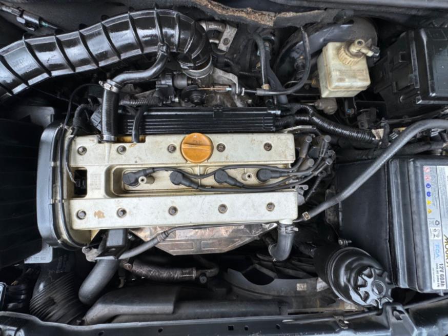Foto ilustrativa 8 - GM-CHEVROLET ASTRA GSI 2.0 HATCHBACK 2005 – PRETA – GASOLINA