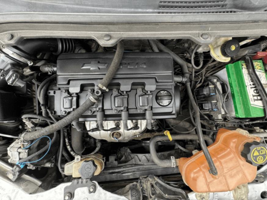 Foto ilustrativa 8 - GM-CHEVROLET ONIX HATCH 1.0 LT 2014 – PRATA – FLEX/GNV