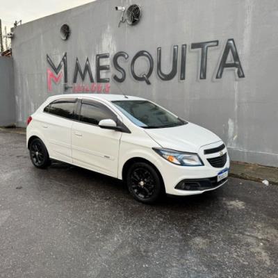 GM-CHEVROLET ONIX HATCH SELEÇÃO 2015 – BRANCA – GASOLINA