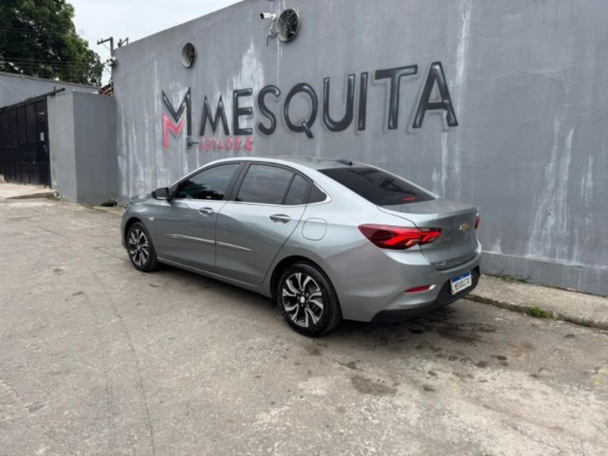 Foto ilustrativa 2 - GM-CHEVROLET ONIX SED PLUS PREM 2024 – PRATA – FLEX