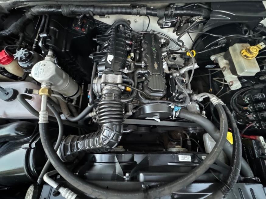 Foto ilustrativa 8 - GM-CHEVROLET S10 BLAZER ADVANT 2011 – BRANCA – GASOLINA