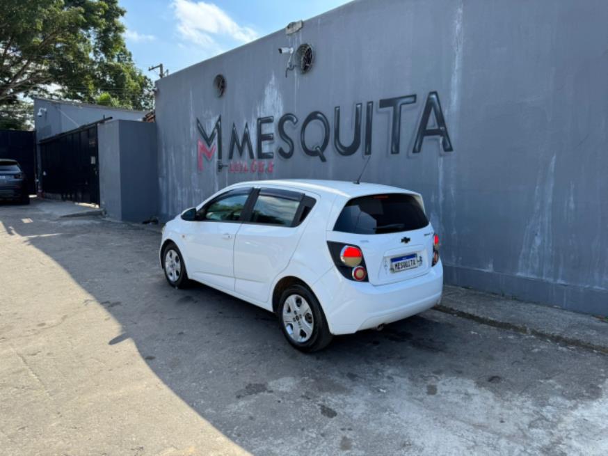 Foto ilustrativa 2 - GM-CHEVROLET SONIC HB LT 1.6 2014 – BRANCA – FLEX