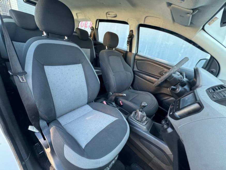 Foto ilustrativa 6 - GM-CHEVROLET SPIN LT 1.8 2016 – BRANCA – FLEX