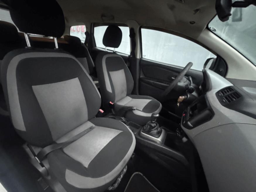 Foto ilustrativa 6 - GM-CHEVROLET SPIN LT 1.8 2016 – BRANCA – FLEX