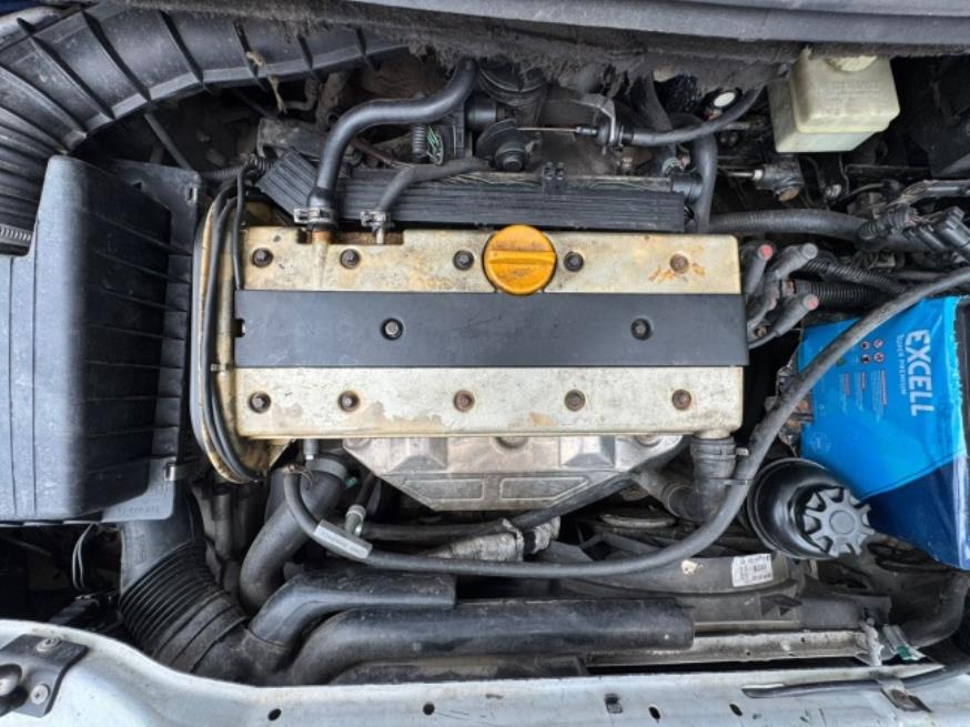 Foto ilustrativa 9 - GM-CHEVROLET ZAFIRA 2.0 2001 – PRATA – GASOLINA