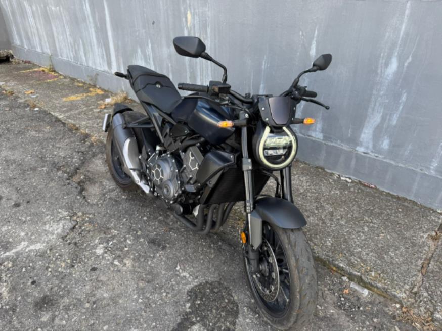 Foto ilustrativa 1 - HONDA CB 1000R Black Edition 2024 – AZUL – GASOLINA